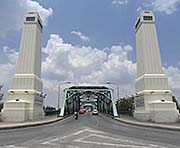 'Memorial Bridge' by Asienreisender